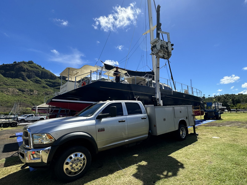 Marine Mobile Crane<br />
Service on Kauai